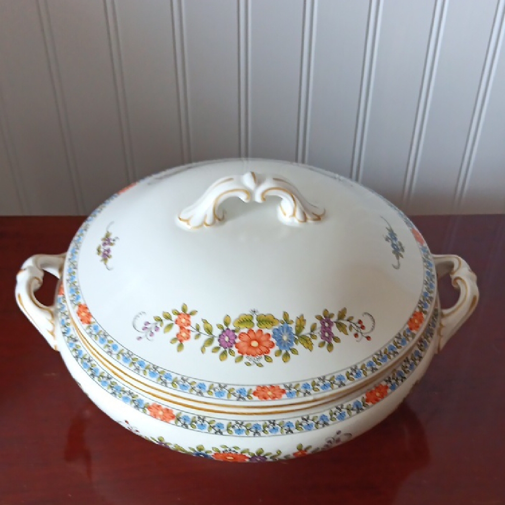 Vintage Imperial Porcelain Wedgewood Covered Vegetable Bowl